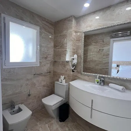 Luxury Beachfront Bright & Spacious By Turivida * Fuengirola