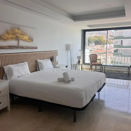 Luxury Beachfront Bright & Spacious By Turivida *