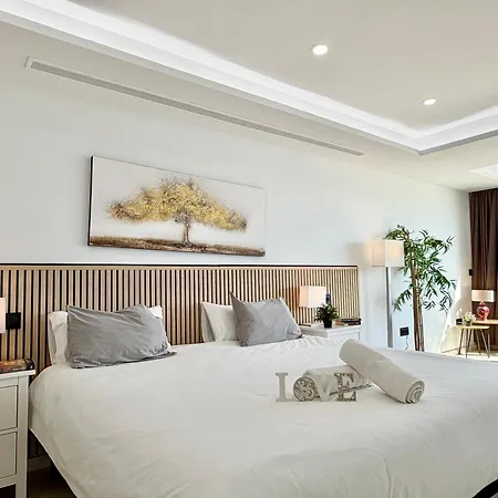 Apartment Luxury Beachfront Bright & Spacious By Turivida