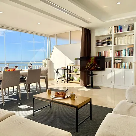 Luxury Beachfront Bright & Spacious By Turivida