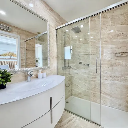 Luxury Beachfront Bright & Spacious By Turivida Apartment *